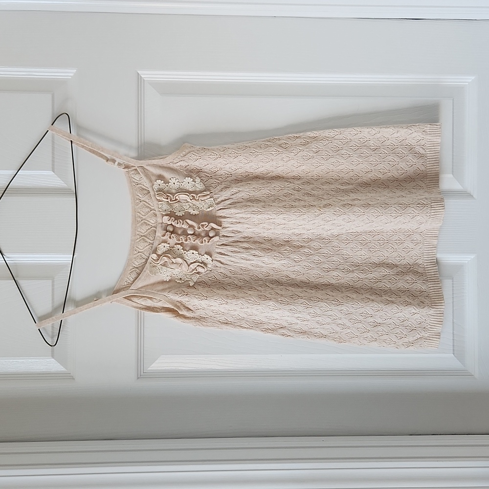 Cute crochet lace ruffle tank with adjustable straps XS. Stain as shown in photo
